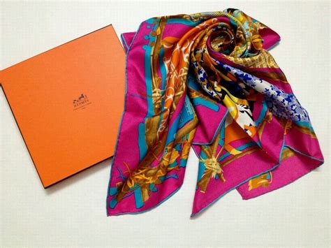 come riconoscere un foulard di hermes originale|Foulard Hermes: ripercorriamo la storia del carré .